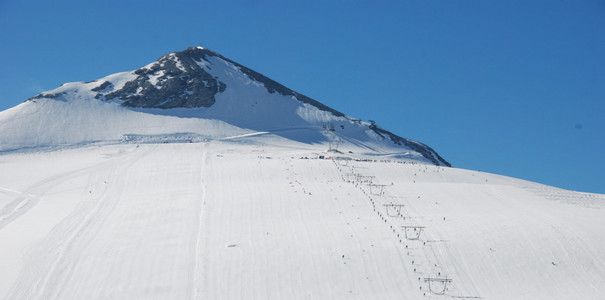 Narty latem na Passo Stelvio / źródło: pirovano.it/